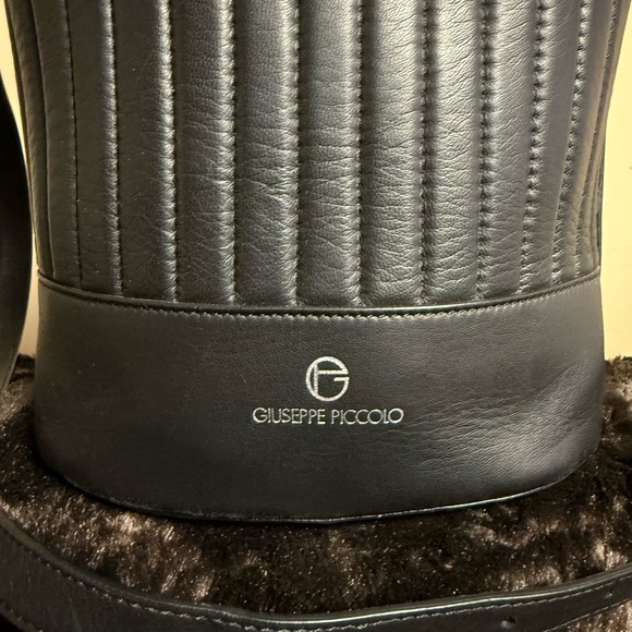 π¨π¦π¨π¦π¨π¦ Giuseppe Piccolo Bucket Style Crossbody Purseπ¨π¦π¨π¦π¨π¦ - Picture 2 of 5